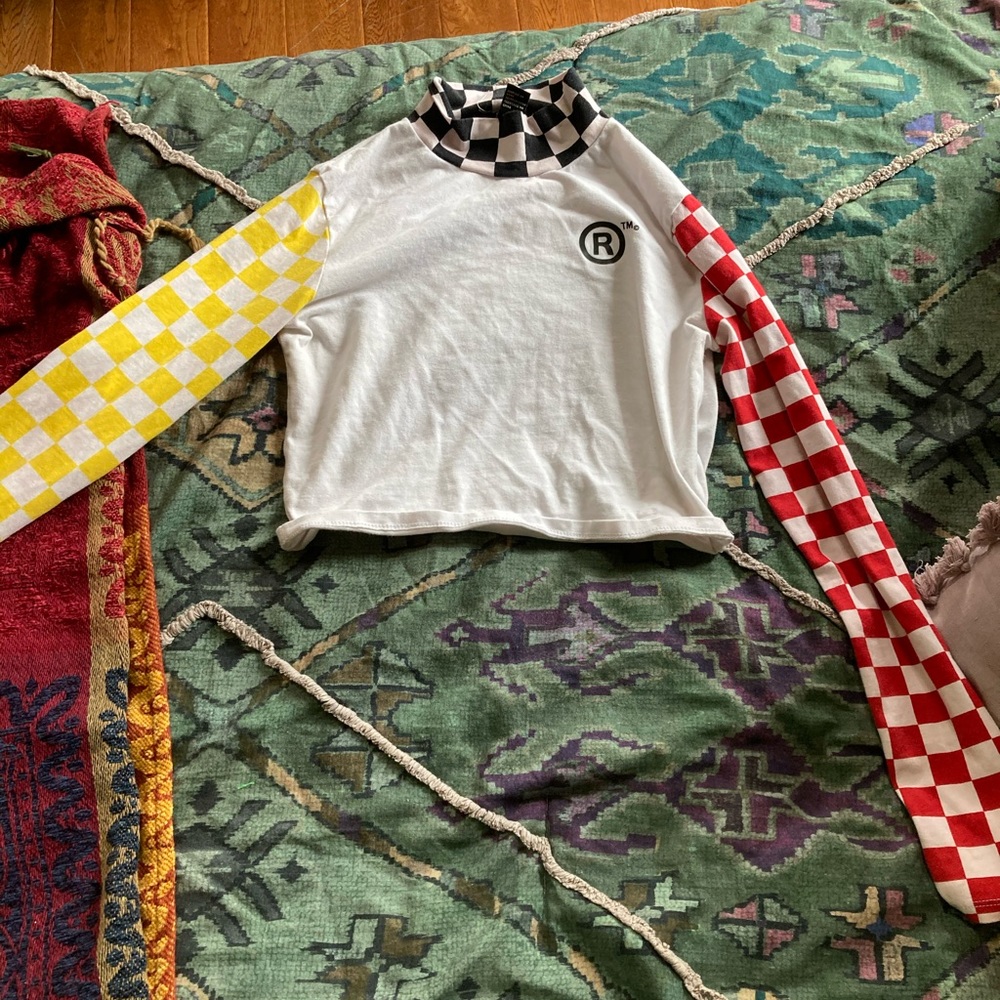 Long sleeve checkard race crop top